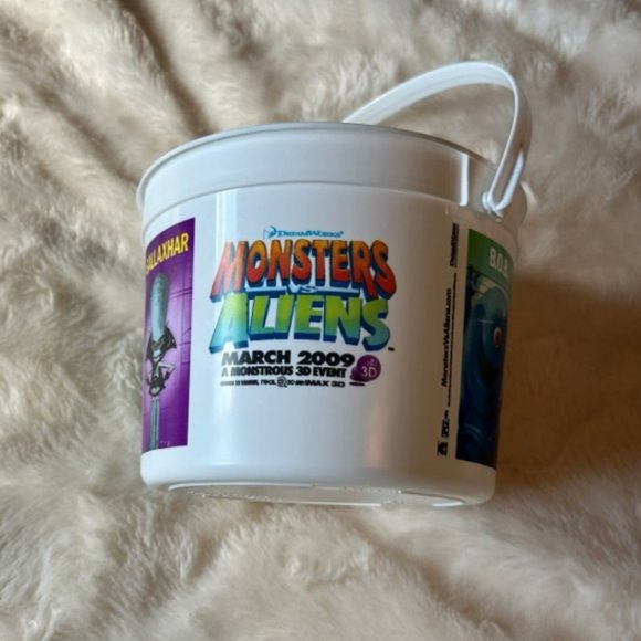 Dreamworks Monsters Versus Aliens 2009 Popcorn Bucket - Picture 1 of 11